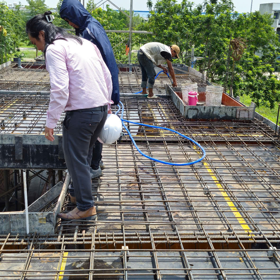 CEO Nguyễn Thủ Ngân kiểm tra chất lượng tại công trình